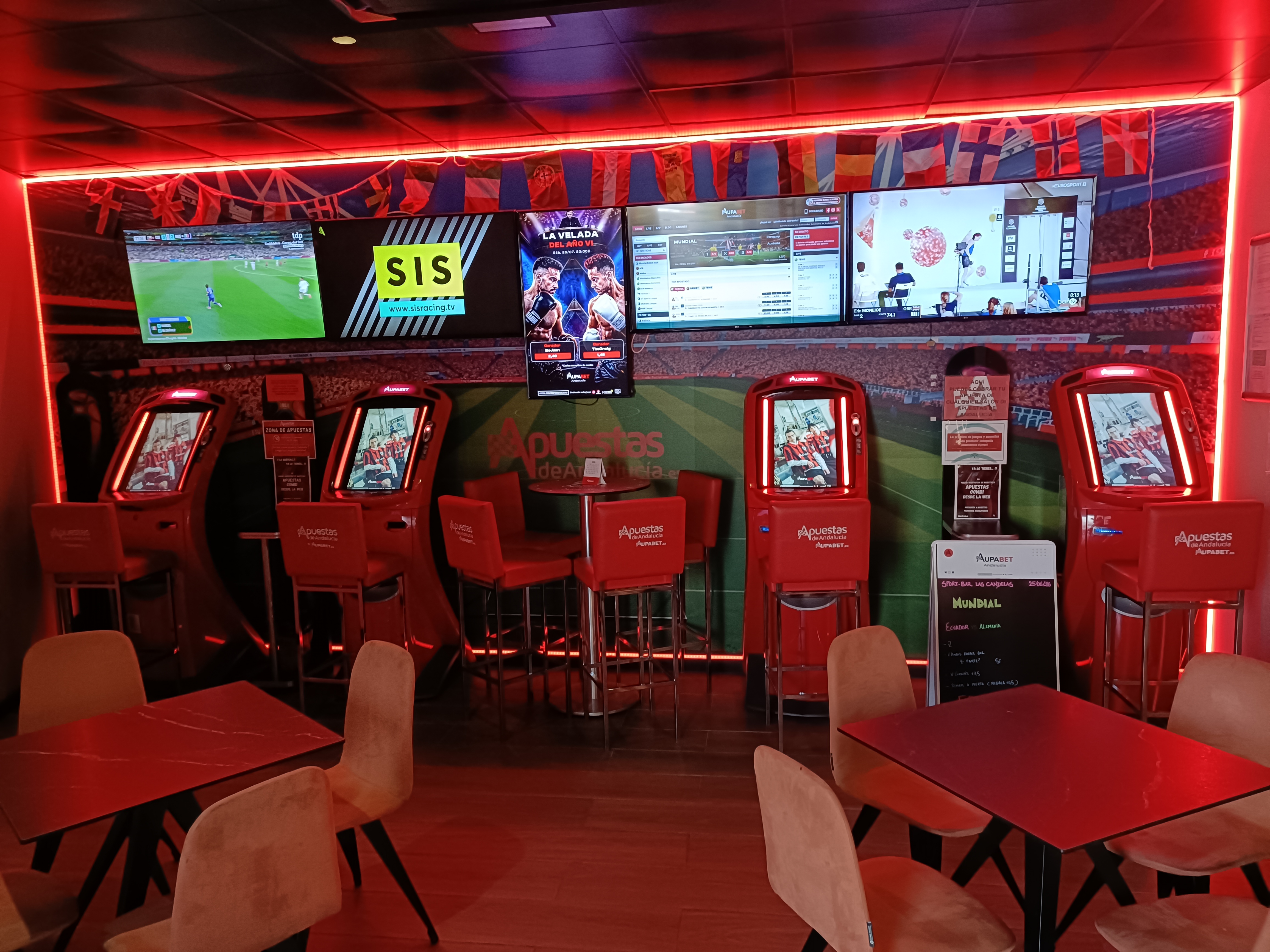 Zona de apuestas deportivas en TikiTaka Las Candelas