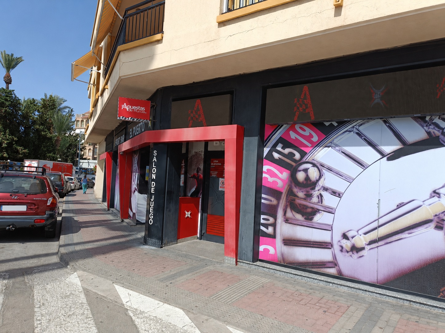 Fachada del Salón El Puerto